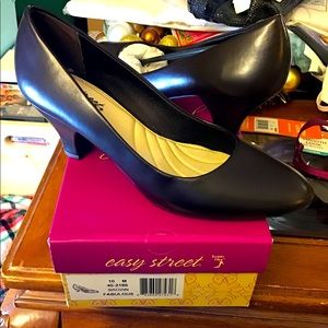 Easy Street Shoes - Brown Fabulous Pumps - Sz 10M